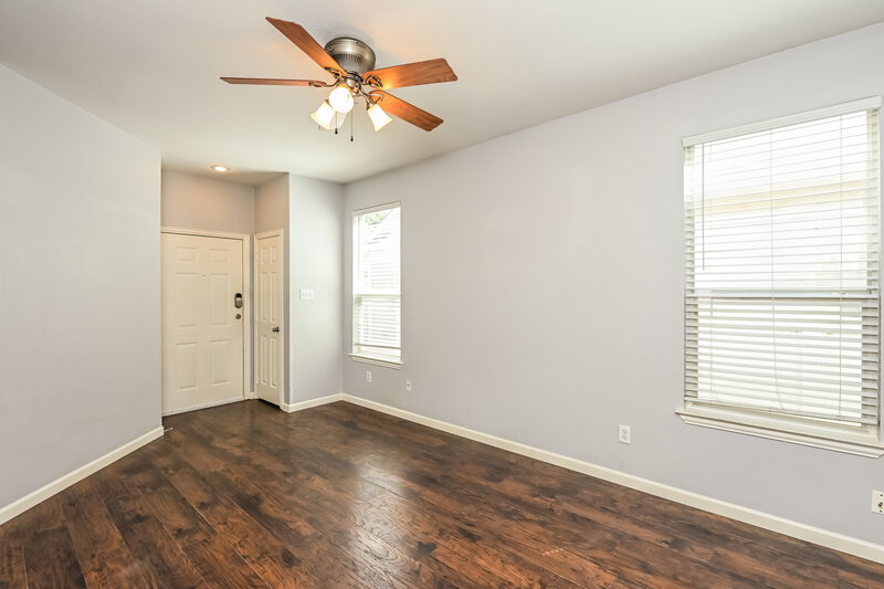 1,820/Mo, 9824 Birch Dr Providence Village, TX 76227 Living Room View 2