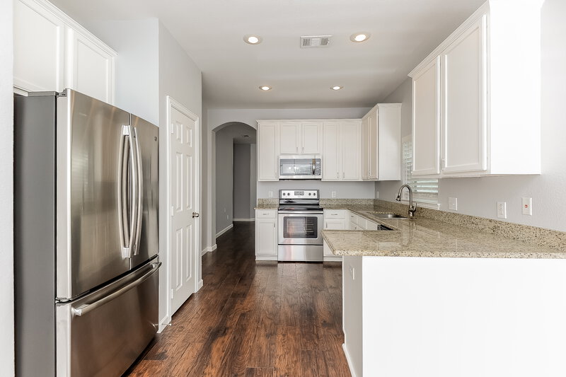 1,820/Mo, 9824 Birch Dr Providence Village, TX 76227 Kitchen View 3