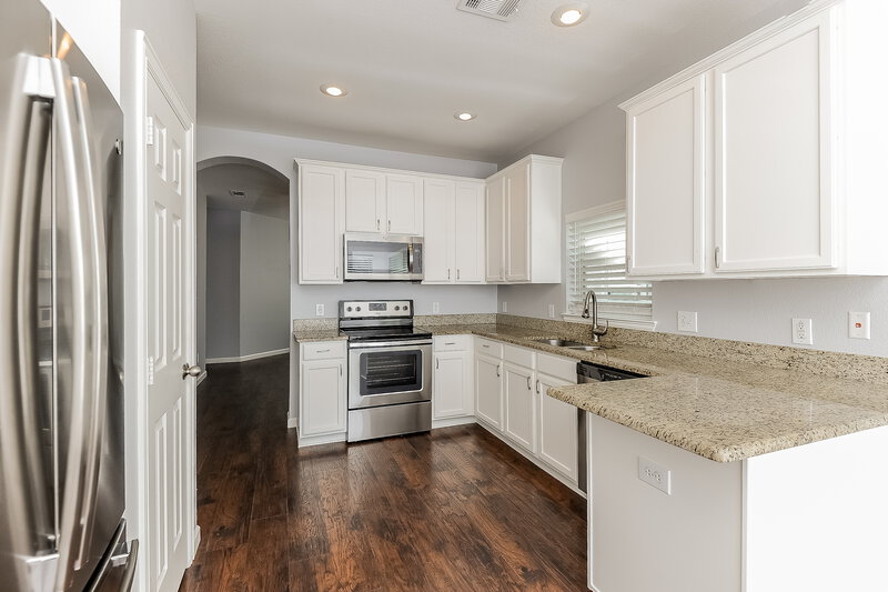 1,820/Mo, 9824 Birch Dr Providence Village, TX 76227 Kitchen View 4