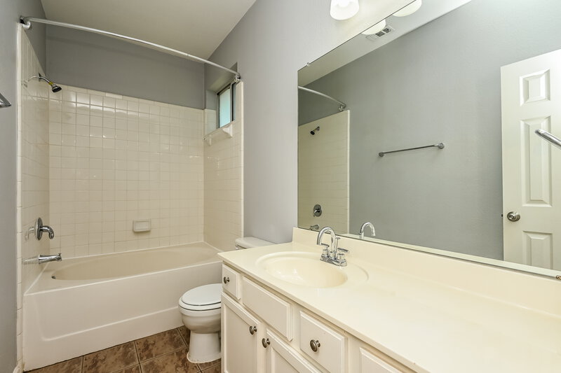 1,820/Mo, 9824 Birch Dr Providence Village, TX 76227 Main Bathroom View