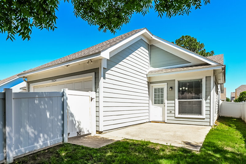 1,820/Mo, 9824 Birch Dr Providence Village, TX 76227 Rear View