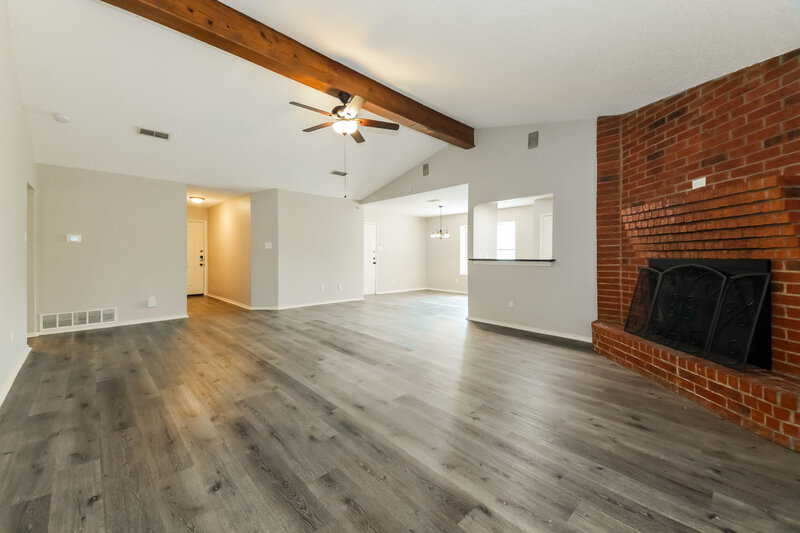 1,800/Mo, 7618 Creek Wood Dr Rowlett, TX 75089 Living Room View 2