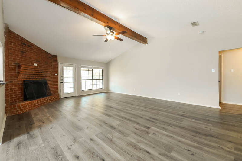 1,800/Mo, 7618 Creek Wood Dr Rowlett, TX 75089 Living Room View 3