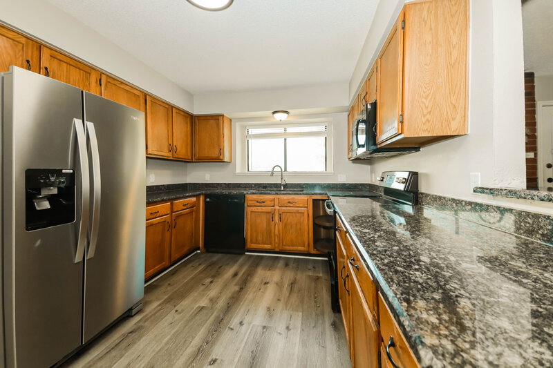 1,800/Mo, 7618 Creek Wood Dr Rowlett, TX 75089 Kitchen View 2