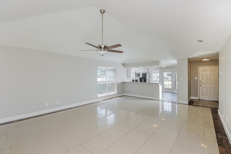 2,005/Mo, 9105 Cranwell Ct Fort Worth, TX 76134 Living Room View 3