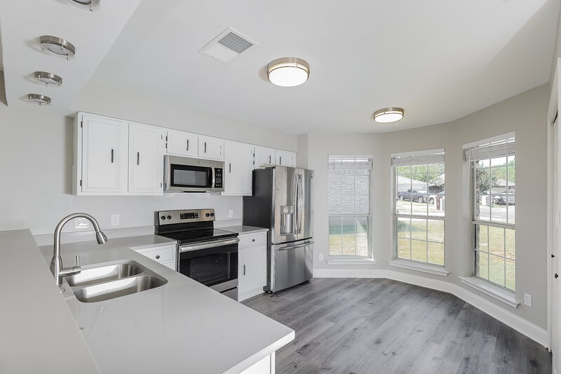 2,005/Mo, 9105 Cranwell Ct Fort Worth, TX 76134 Kitchen View 2