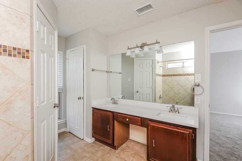 2,005/Mo, 9105 Cranwell Ct Fort Worth, TX 76134 Master Bathroom View 2