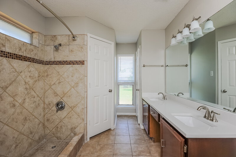 2,005/Mo, 9105 Cranwell Ct Fort Worth, TX 76134 Bathroom View