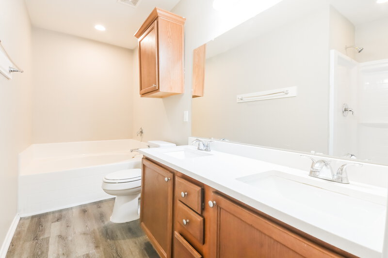 2,055/Mo, 1328 Riviera Dr Princeton, TX 75407 Main Bathroom View
