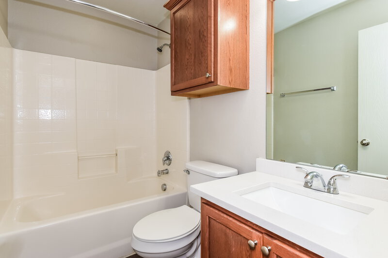1,930/Mo, 1328 Riviera Dr Princeton, TX 75407 Bathroom View 2