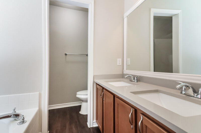 1,720/Mo, 8912 Wild Rose Ln Cross Roads, TX 76227 Main Bathroom View