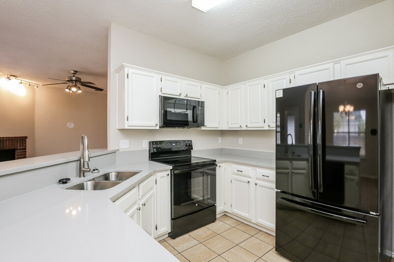 2,070/Mo, 1513 Becky Lane Lancaster, TX 75134 Kitchen View