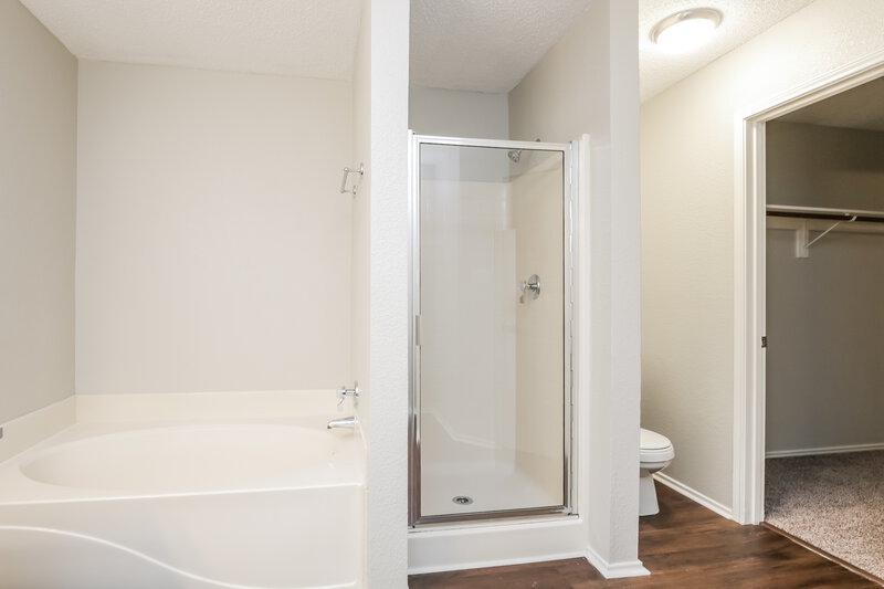 2,070/Mo, 1513 Becky Lane Lancaster, TX 75134 Master Bathroom View