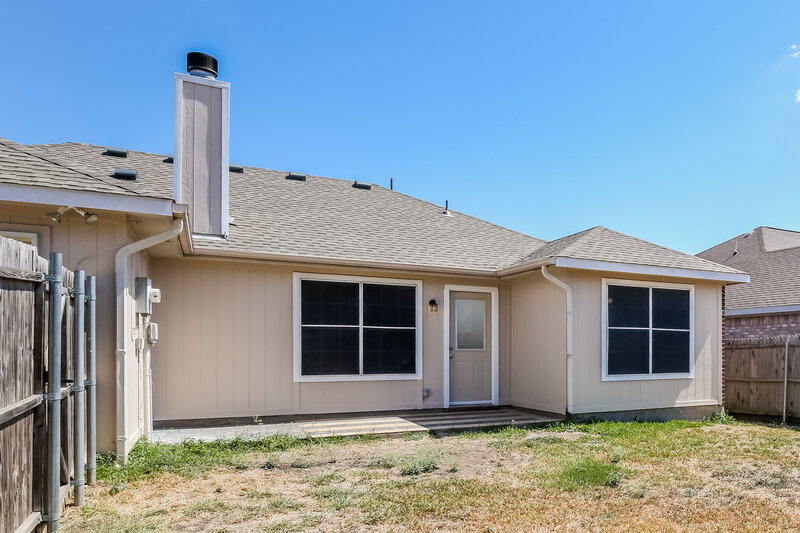 2,070/Mo, 1513 Becky Lane Lancaster, TX 75134 Rear View