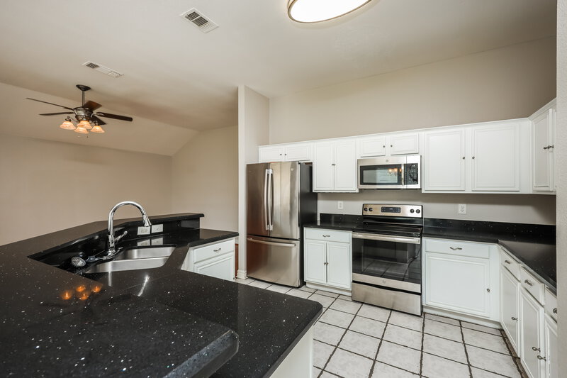 2,480/Mo, 1209 Mockingbird Ln Desoto, TX 75115 Kitchen View 2