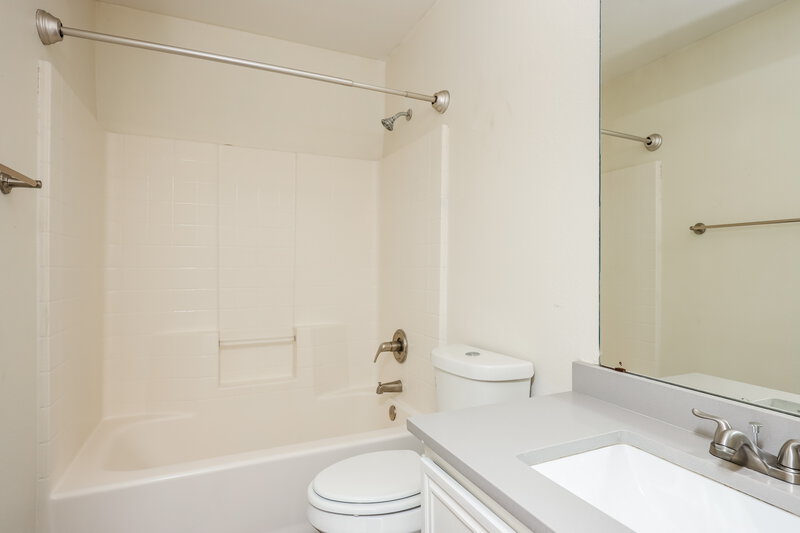 2,480/Mo, 1209 Mockingbird Ln Desoto, TX 75115 Bathroom View
