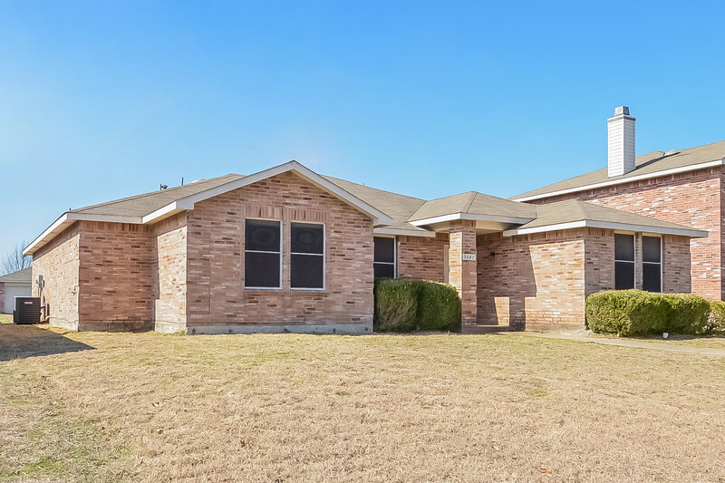2,280/Mo, 3041 Paint Brush Place Lancaster, TX 75134 Front View 2