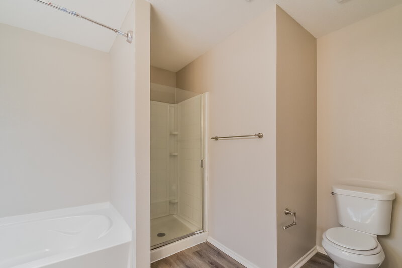 2,280/Mo, 3041 Paint Brush Place Lancaster, TX 75134 Main Bathroom View 2