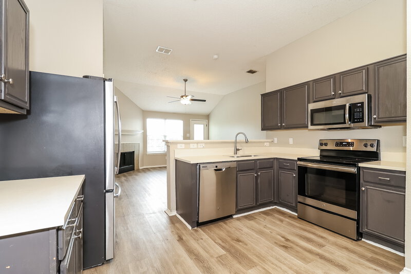 0/Mo, 1024 Stockton Drive Burleson, TX 76028 Kitchen View