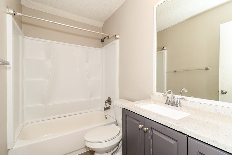 0/Mo, 1024 Stockton Drive Burleson, TX 76028 Bathroom View
