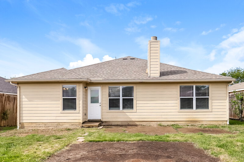 0/Mo, 1024 Stockton Drive Burleson, TX 76028 Rear View