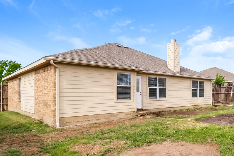 0/Mo, 1024 Stockton Drive Burleson, TX 76028 Rear View 2