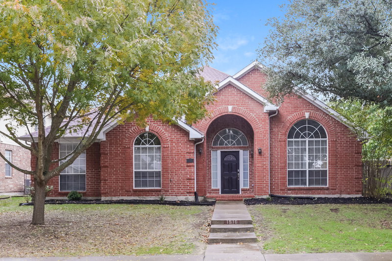 2,735/Mo, 1510 Lost Creek Dr DeSoto, TX 75115 External View