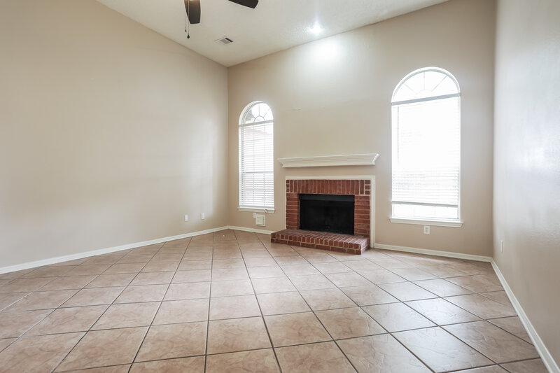 2,605/Mo, 1510 Lost Creek Dr DeSoto, TX 75115 Living Room View