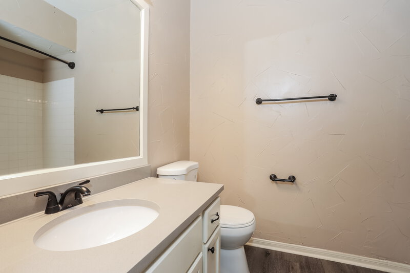 2,605/Mo, 1510 Lost Creek Dr DeSoto, TX 75115 Bathroom View