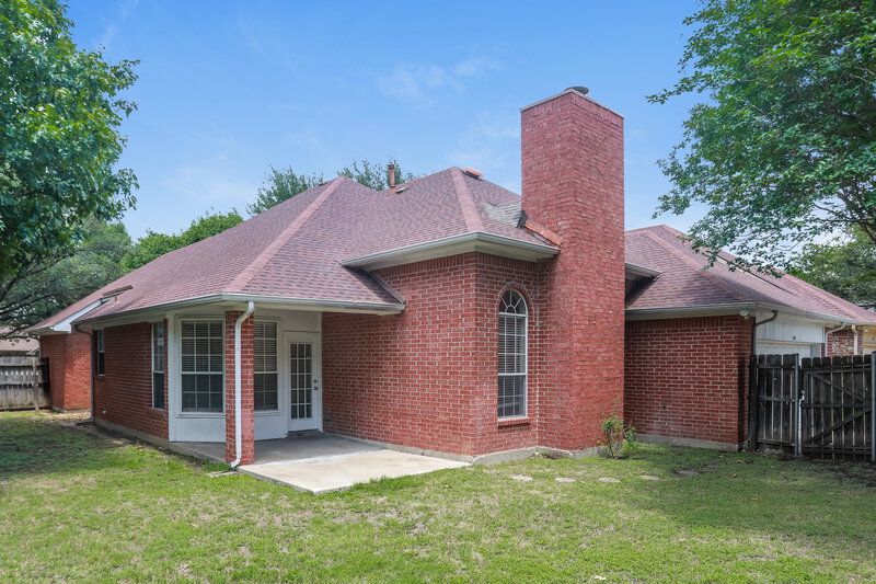 2,605/Mo, 1510 Lost Creek Dr DeSoto, TX 75115 Rear View