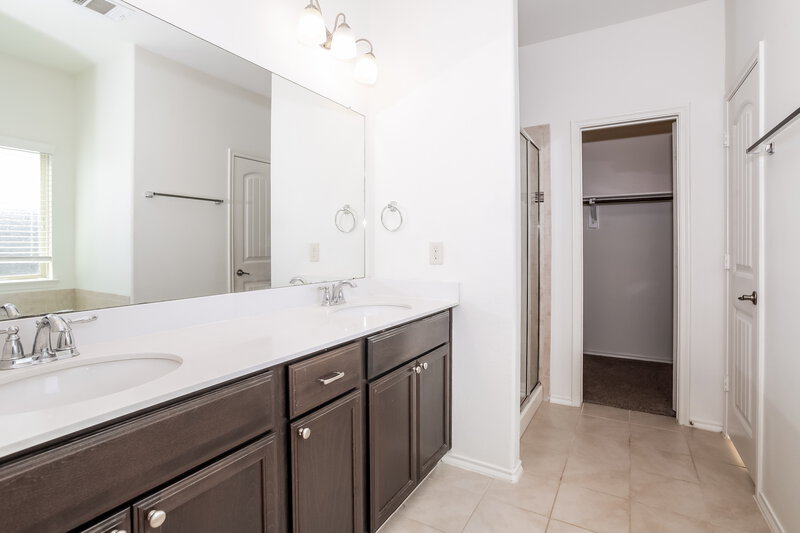 2,095/Mo, 1305 Silver Ln Aubrey, TX 76227 Main Bathroom View