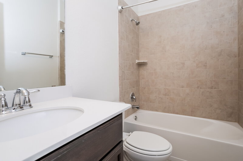 2,095/Mo, 1305 Silver Ln Aubrey, TX 76227 Bathroom View