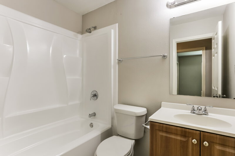 2,365/Mo, 101 Colony Dr Arlington, TX 76002 Bathroom View