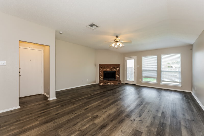 2,455/Mo, 1711 Venus Dr W Lancaster, TX 75134 Living Room View