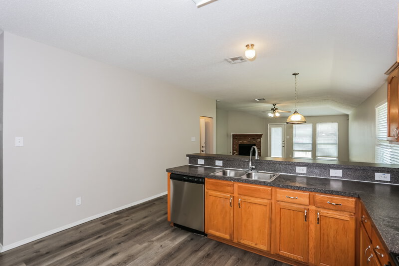 2,465/Mo, 1711 Venus Dr W Lancaster, TX 75134 Kitchen View