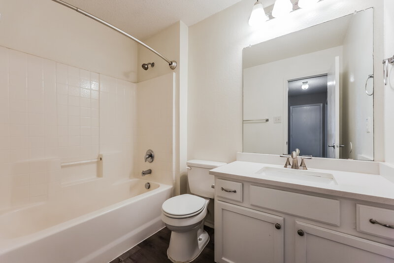 2,455/Mo, 1711 Venus Dr W Lancaster, TX 75134 Bathroom View