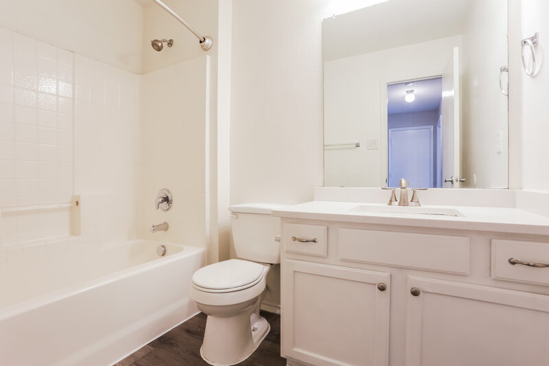 2,465/Mo, 1711 Venus Dr W Lancaster, TX 75134 Bathroom View