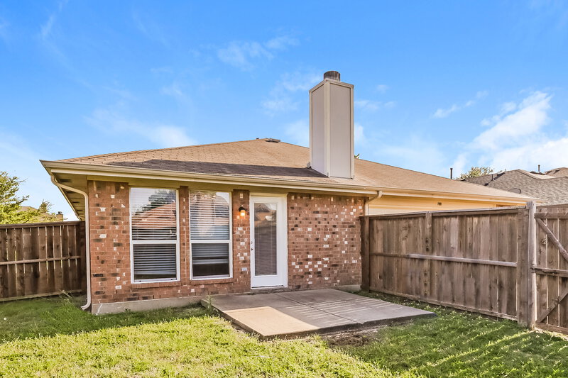 2,455/Mo, 1711 Venus Dr W Lancaster, TX 75134 Rear View