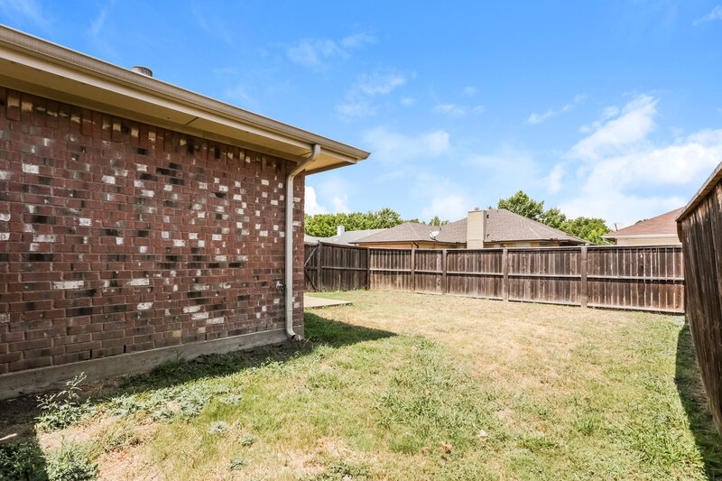 2,465/Mo, 1711 Venus Dr W Lancaster, TX 75134 Rear View