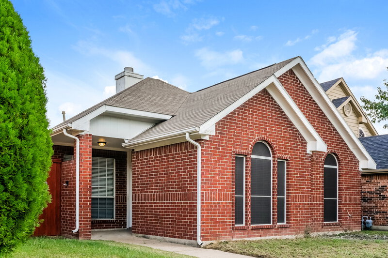 2,200/Mo, 4452 Sierra Dr Grand Prairie, TX 75052 Front View