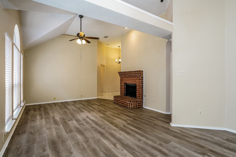 2,200/Mo, 4452 Sierra Dr Grand Prairie, TX 75052 Living Room View