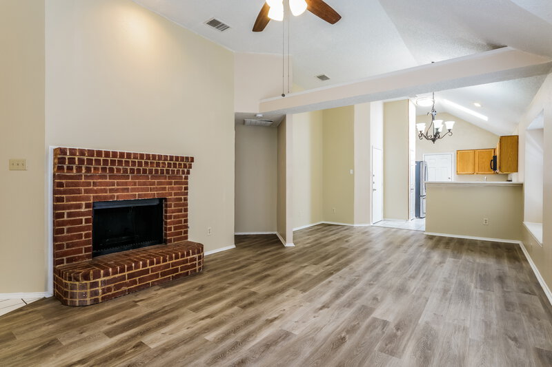 2,200/Mo, 4452 Sierra Dr Grand Prairie, TX 75052 Living Room View 2