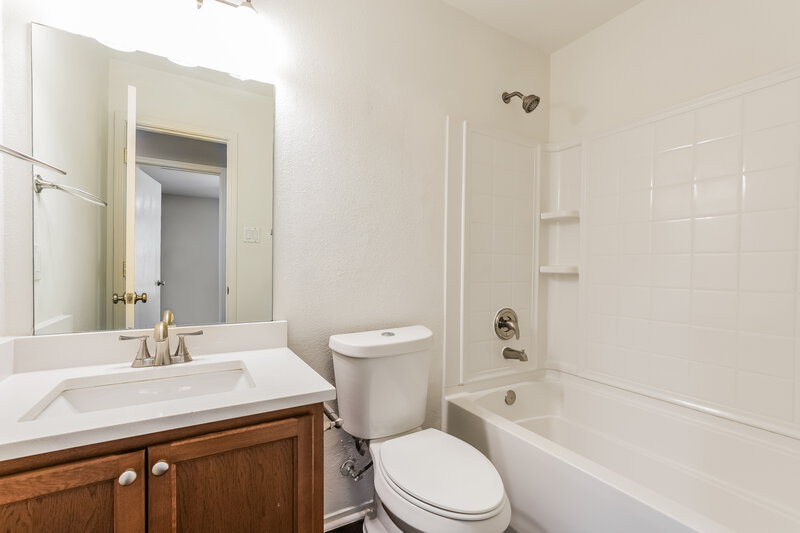 2,085/Mo, 1833 Foxfield Justin, TX 76247 Bathroom View