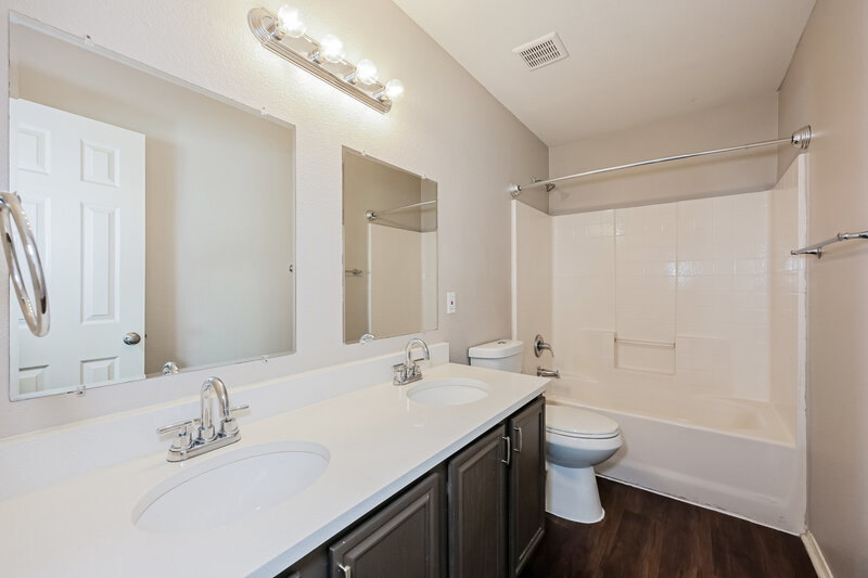 2,240/Mo, 1619 Reynolds St Lancaster, TX 75134 Bathroom View