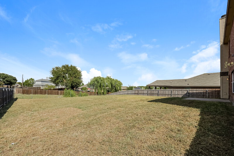 2,240/Mo, 1619 Reynolds St Lancaster, TX 75134 Rear View