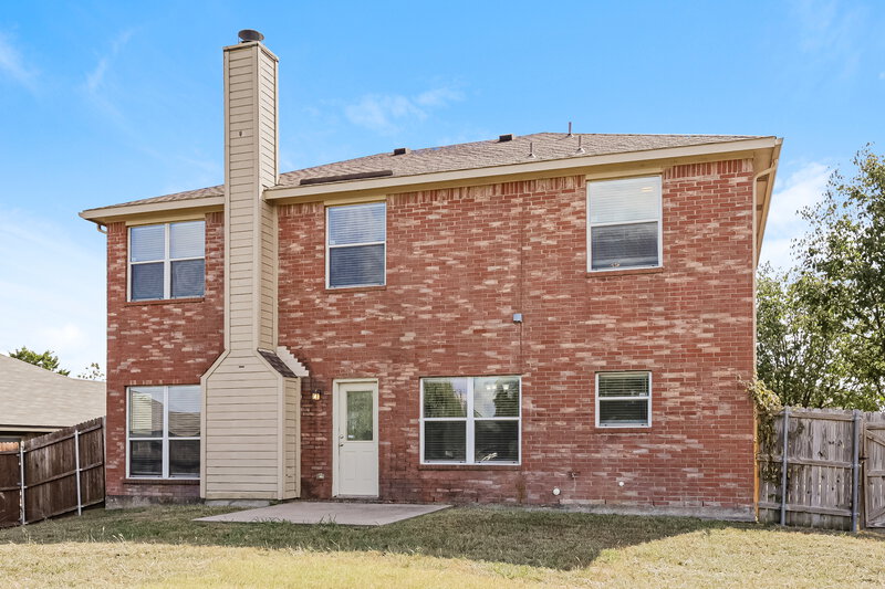 2,240/Mo, 1619 Reynolds St Lancaster, TX 75134 Rear View 2