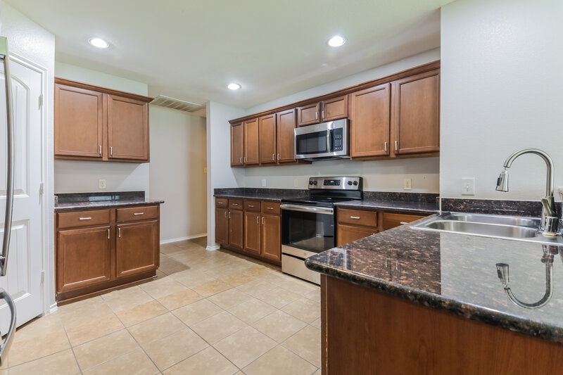 1,745/Mo, 2116 Meadow View Dr Princeton, TX 75407 Kitchen View 2