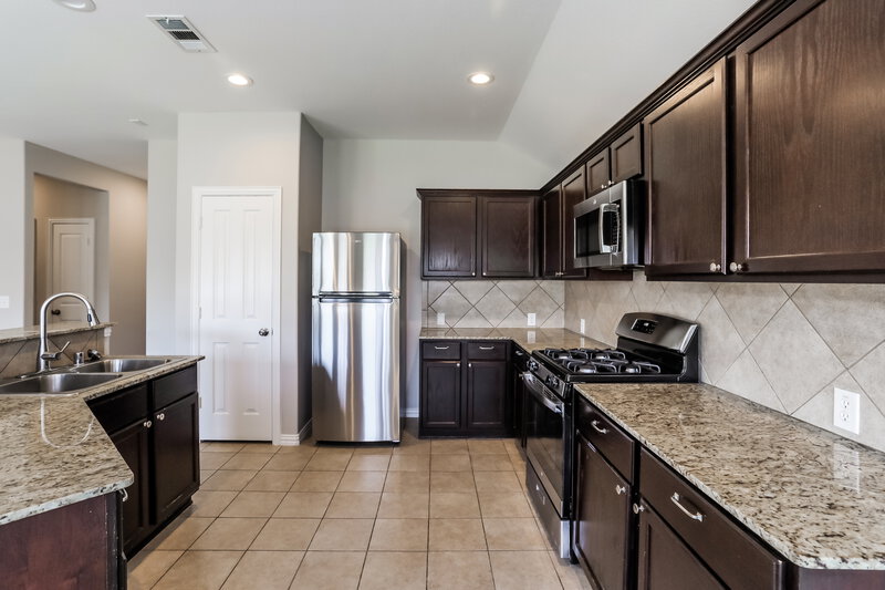 2,625/Mo, 1813 Sparrow Ln Aubrey, TX 76227 Kitchen View 2