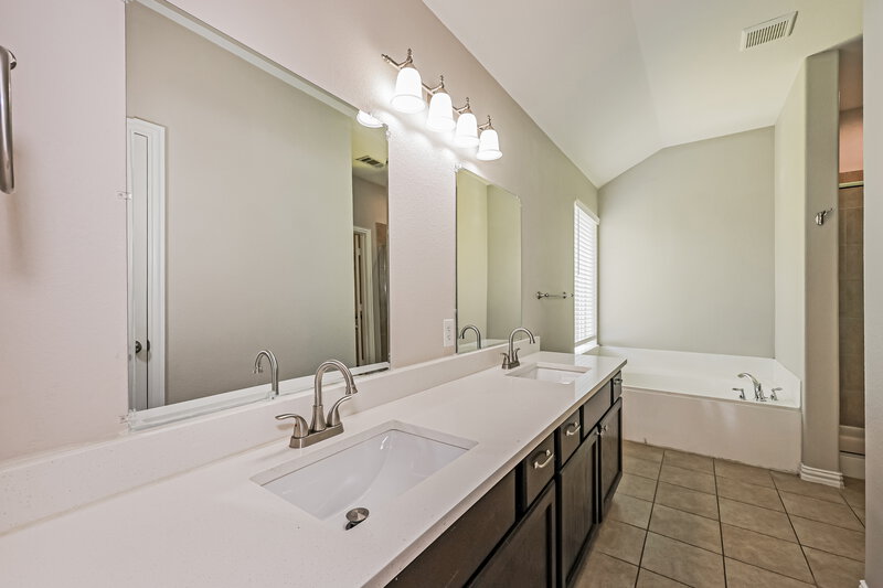 2,090/Mo, 1813 Sparrow Ln Aubrey, TX 76227 Main Bathroom View