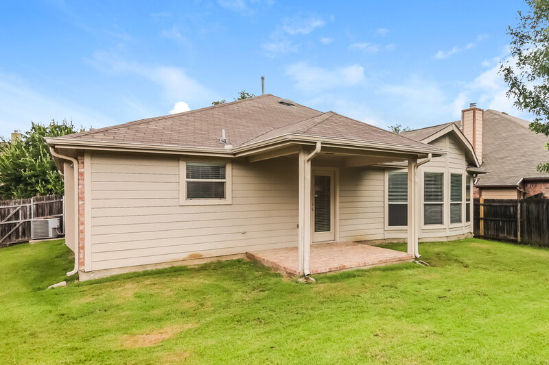 1,950/Mo, 1404 Nightingale Dr Aubrey, TX 76227 Rear View